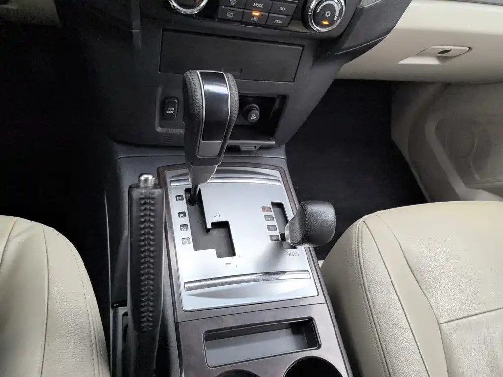 Mitsubishi Pajero (Import) — миниатюра 13