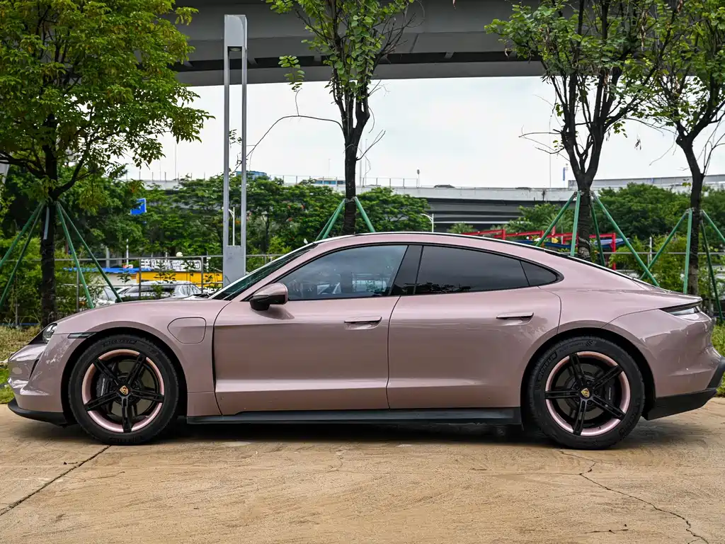 Porsche Taycan — миниатюра 2