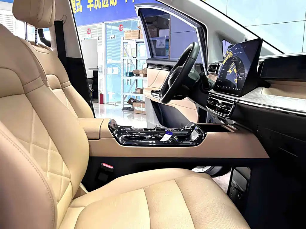 GAC Motor 传祺E8 PHEV — миниатюра 5