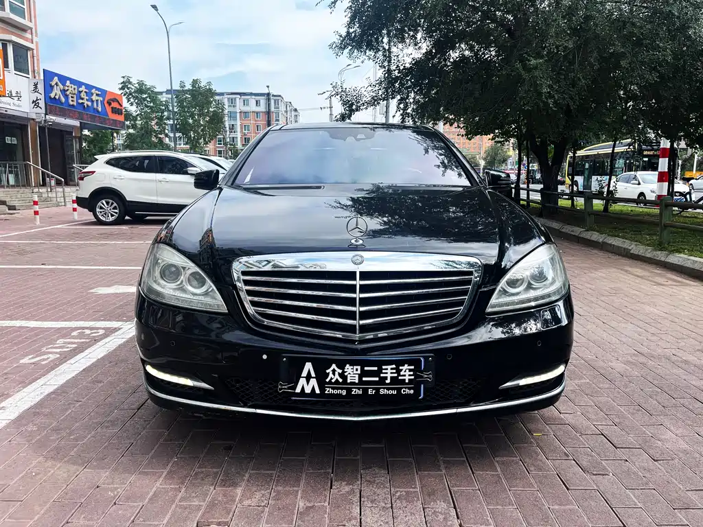 Mercedes-Benz S-Class 2011