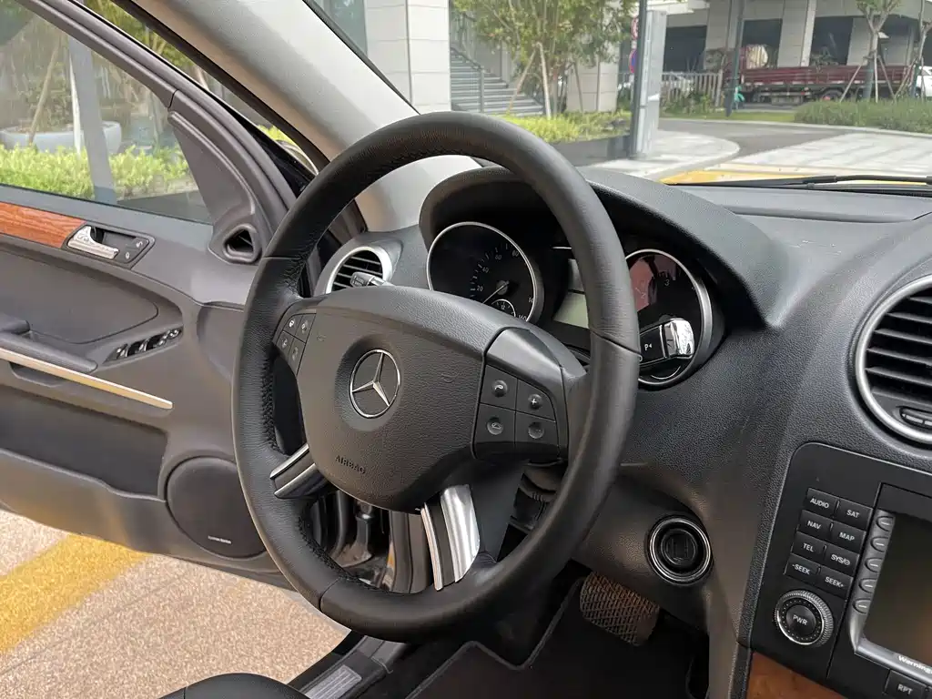 Mercedes-Benz M-Class — миниатюра 16