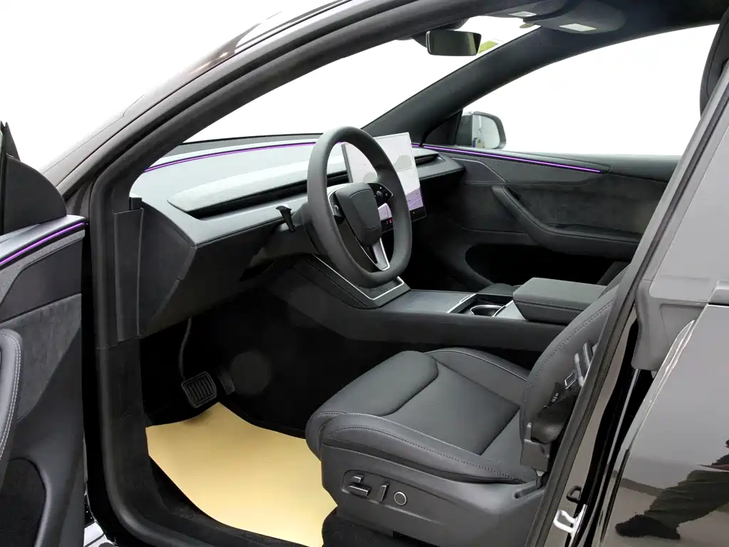 Tesla Model Y L — миниатюра 4