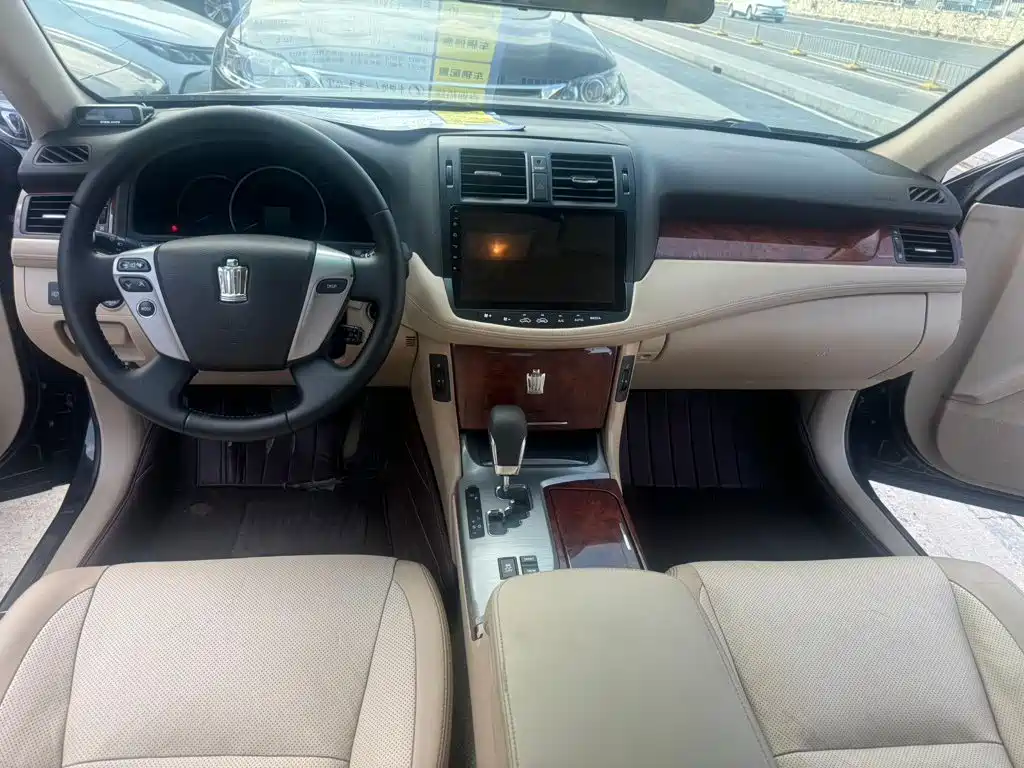 Toyota Crown — миниатюра 9