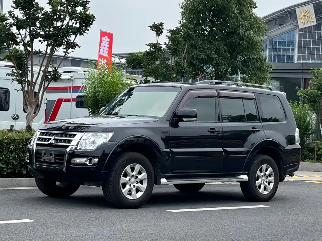 Mitsubishi Pajero (Import) 2018