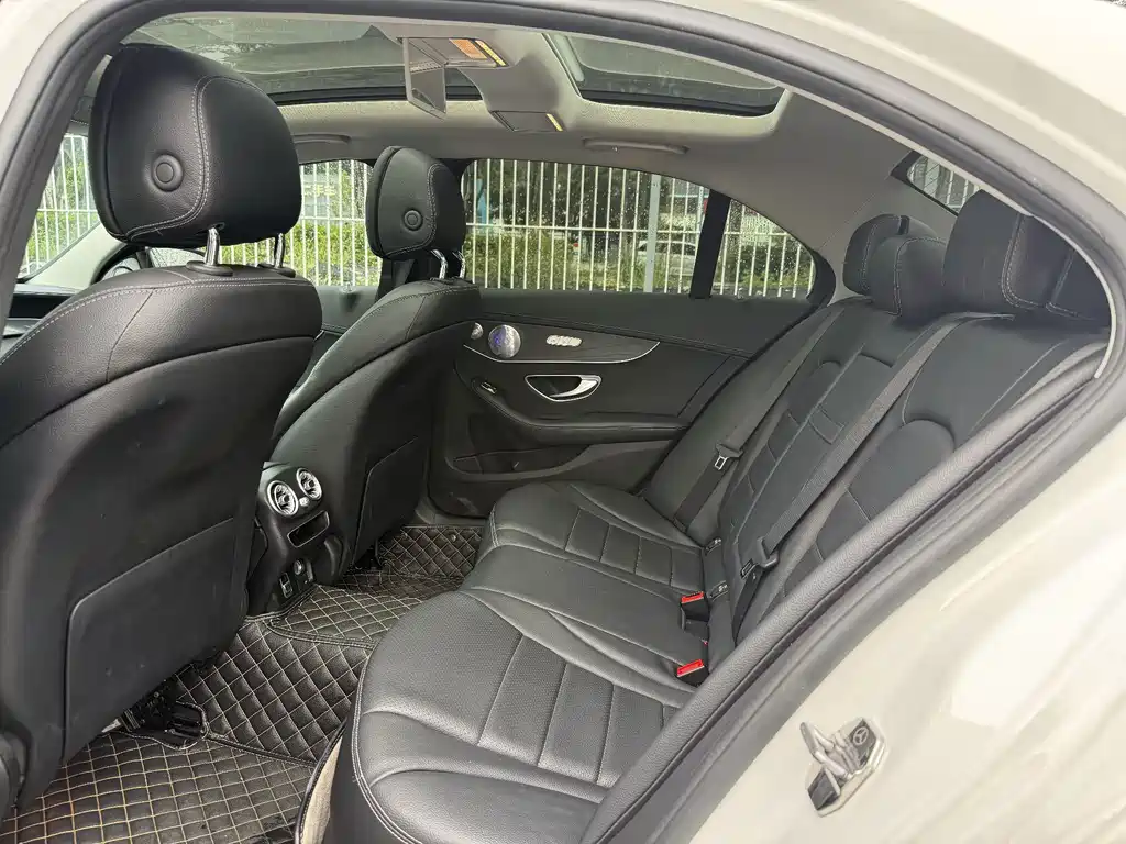 Mercedes-Benz C-Class — миниатюра 15