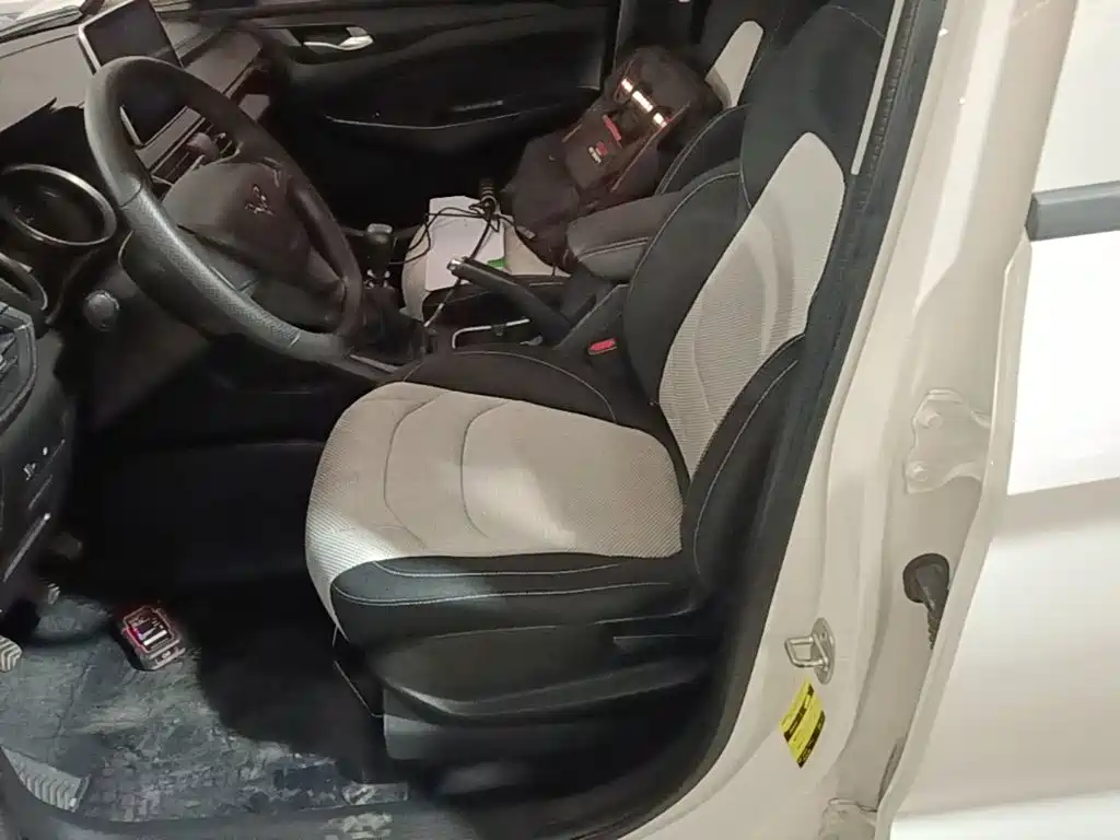 Wuling Hongguang S3 — миниатюра 15