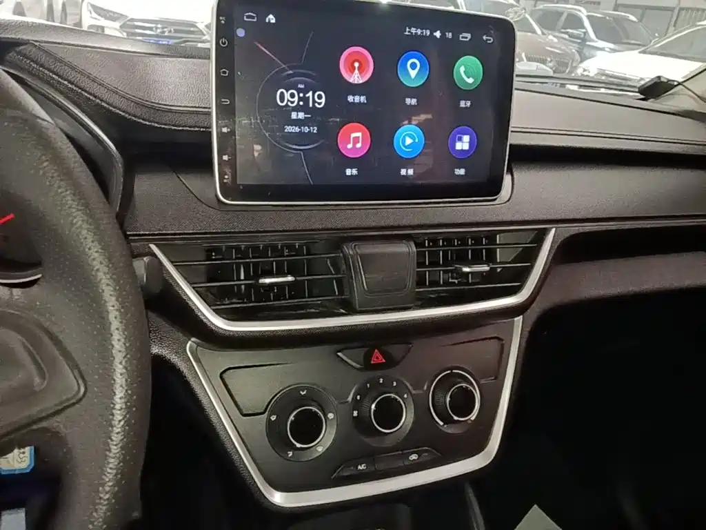 Wuling Hongguang S3 — миниатюра 13