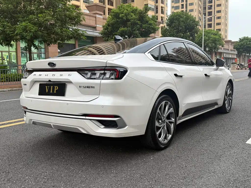 Ford Mondeo — миниатюра 6