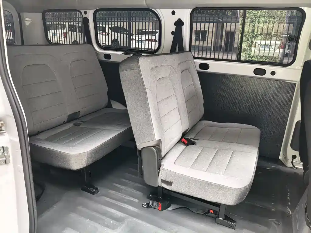 Wuling Yangguang — миниатюра 5