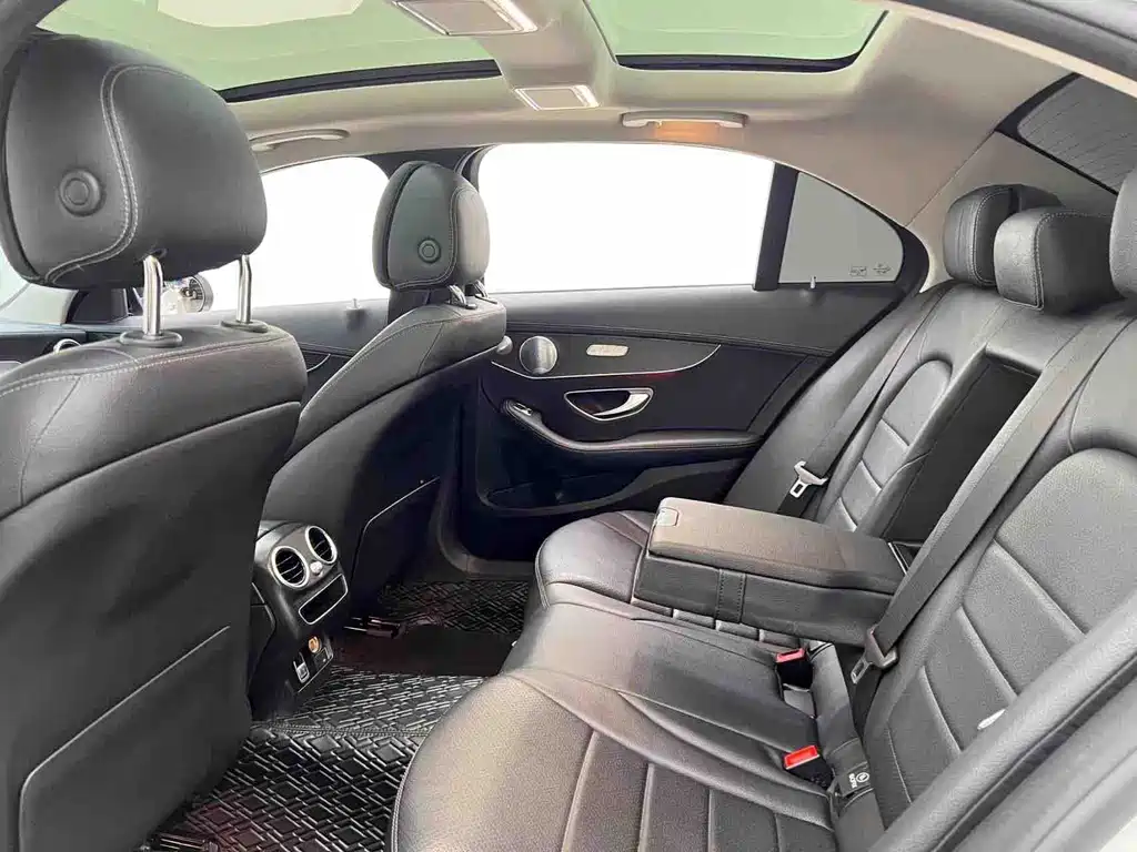 Mercedes-Benz C-Class — миниатюра 13