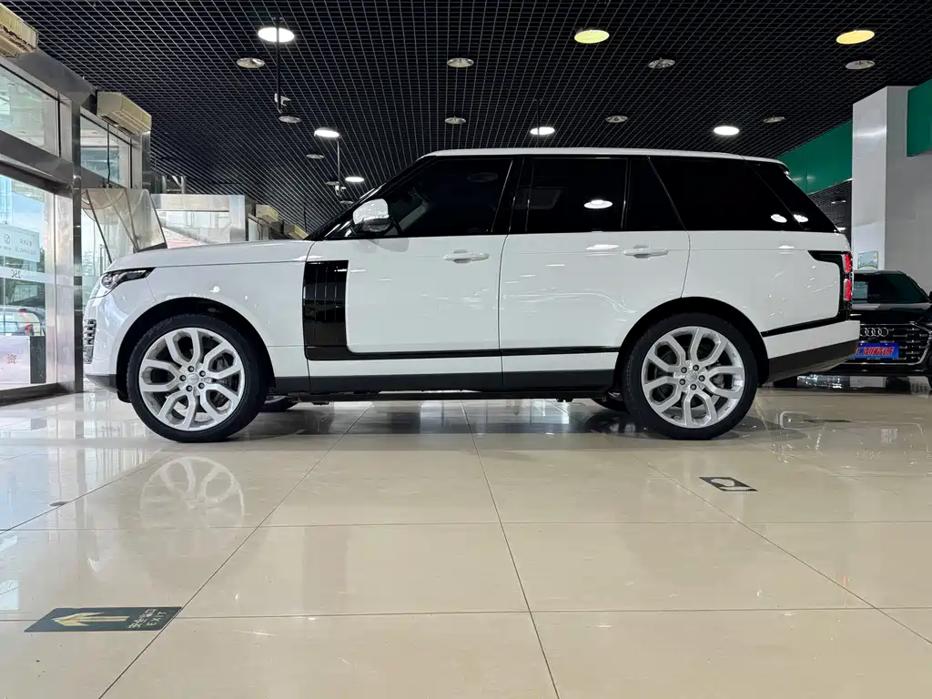Land Rover Range Rover 2022 3.0 L6 360PS