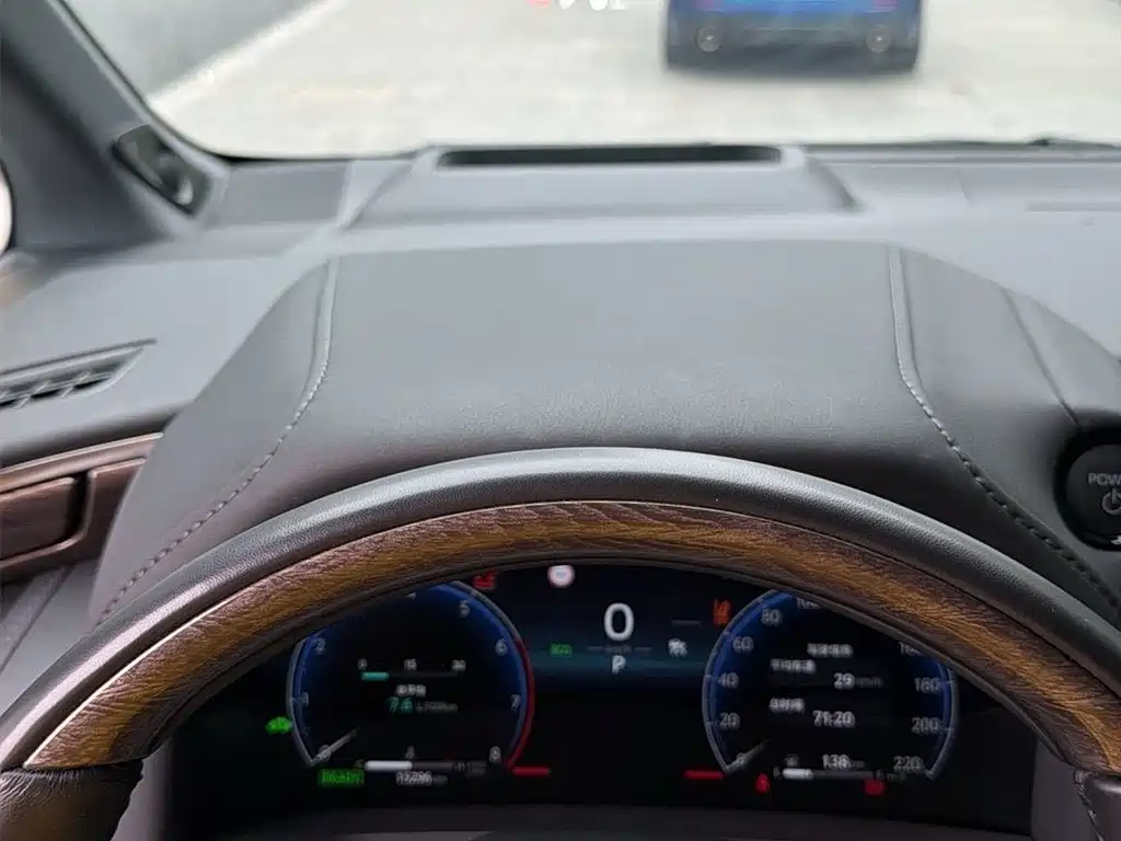Toyota Vellfire — миниатюра 12