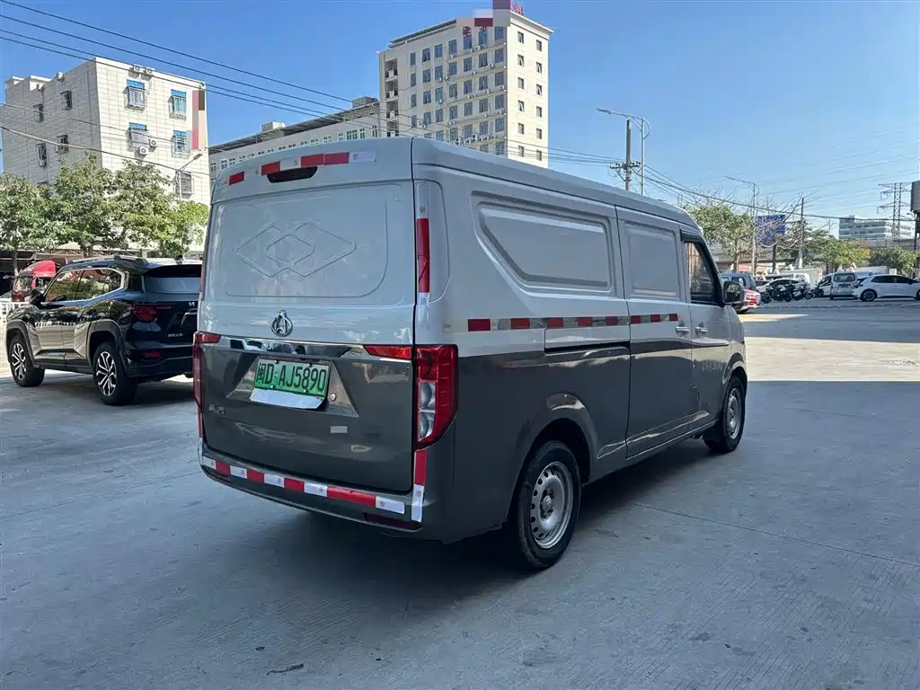 CHANGAN CROSS STAR V5 EV