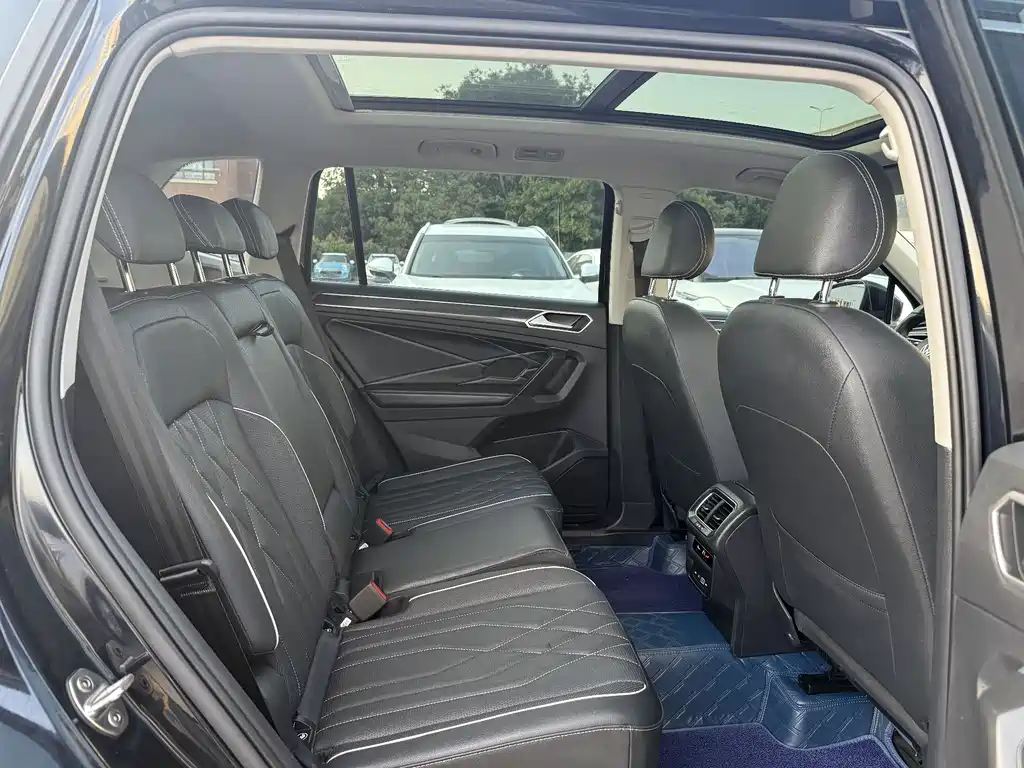 Volkswagen Tiguan L L 2021 330TSI AT Smart