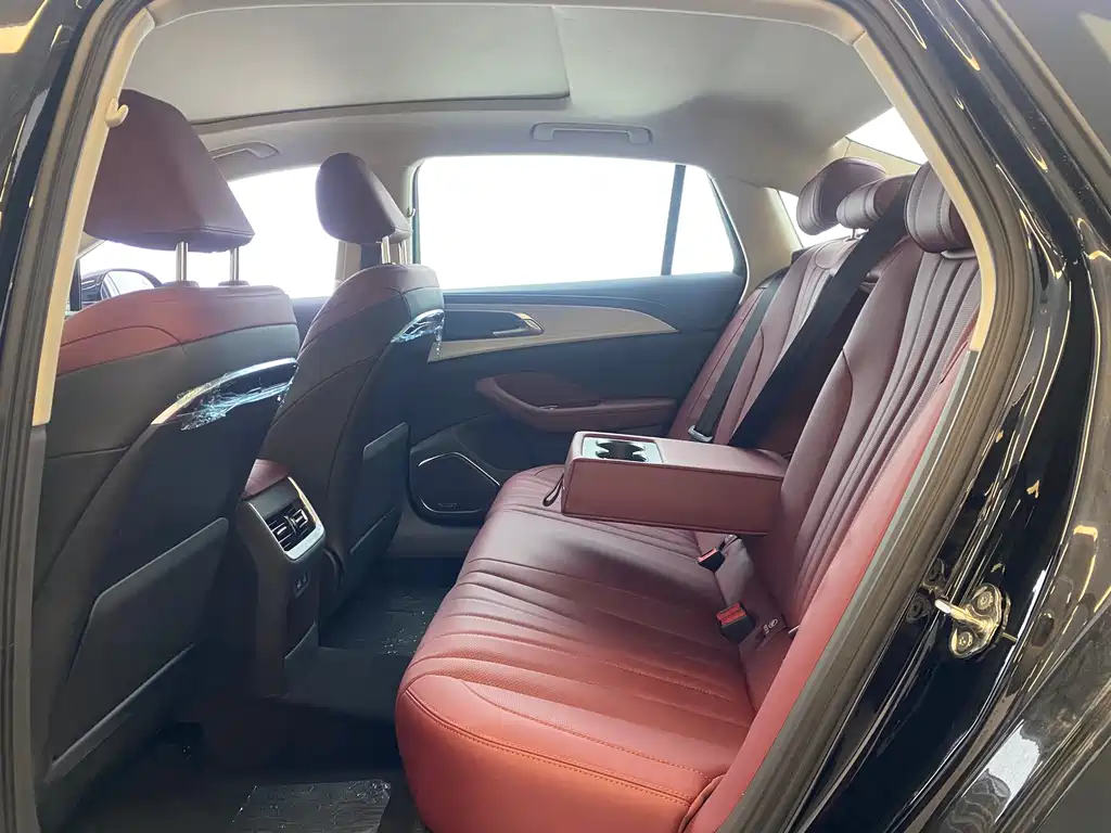 Hongqi H5 2025 2.0T AT