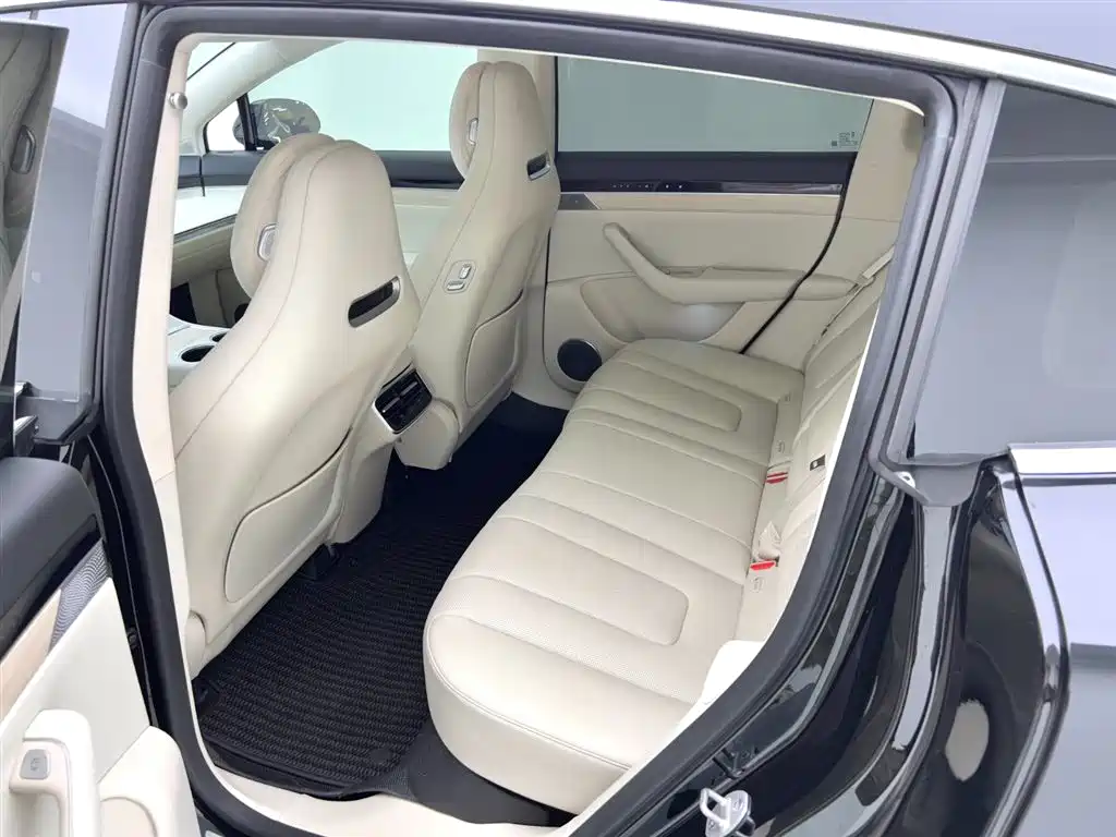 AITO WISDOM WORLD R7