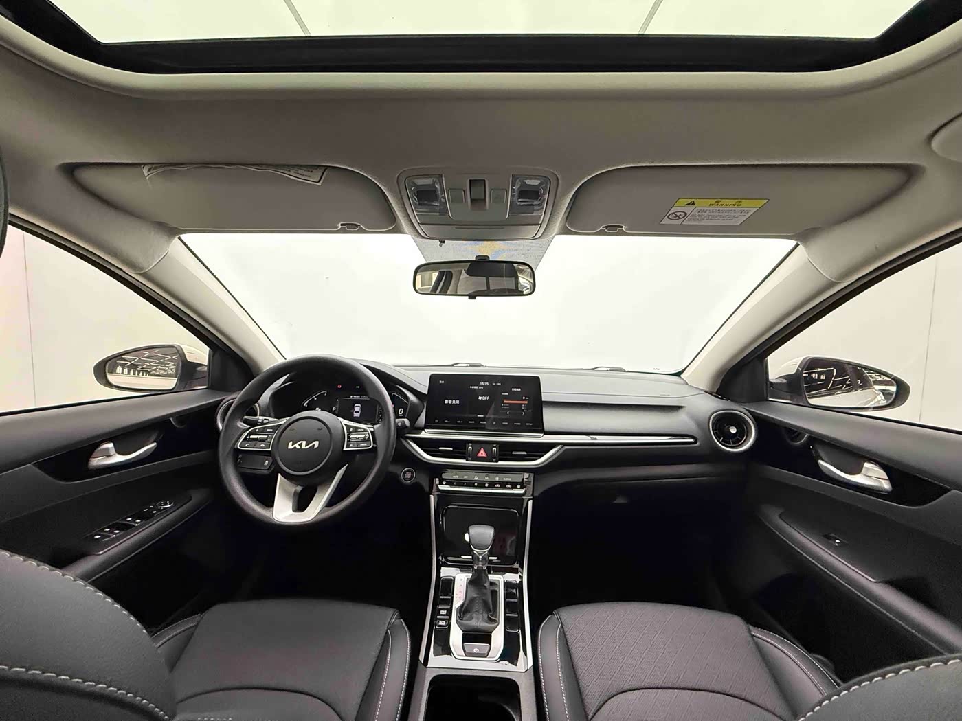 Kia K3 1.5 л 2021 г. Белый, пробег 34000 км