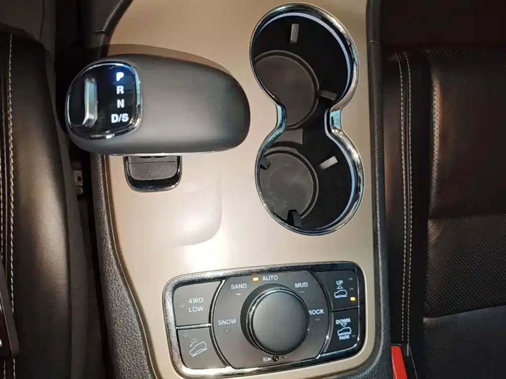 Jeep Grand Cherokee (Import) — миниатюра 14