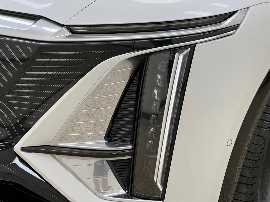 Cadillac Lyriq — миниатюра 9