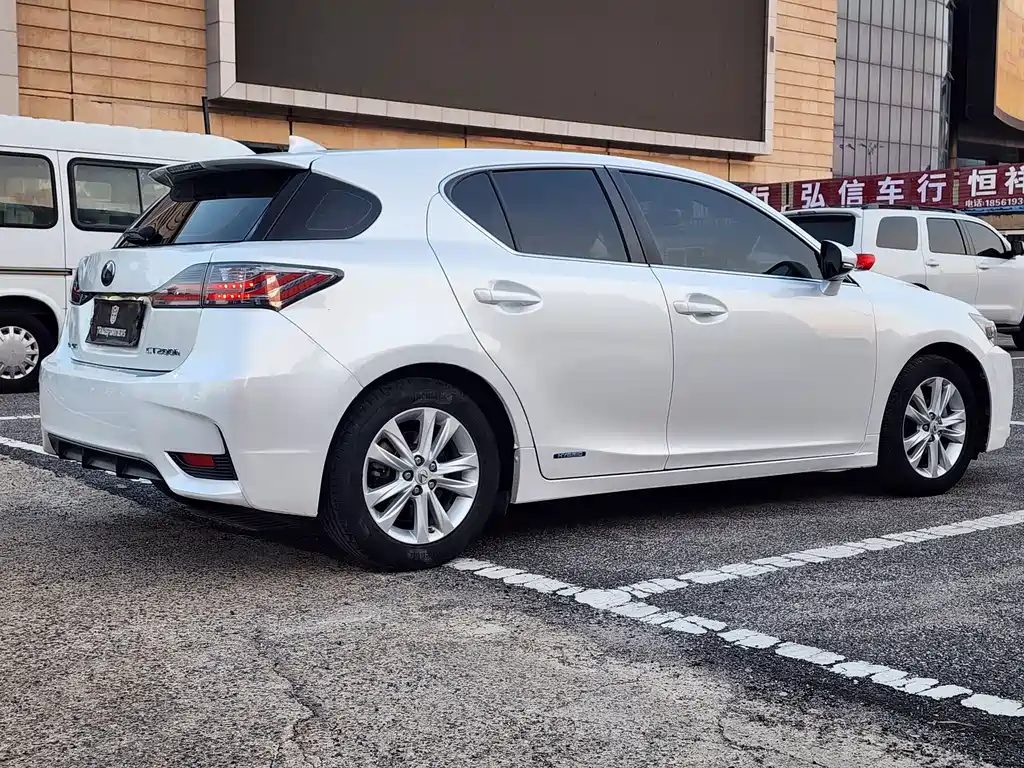 Lexus CT — миниатюра 6