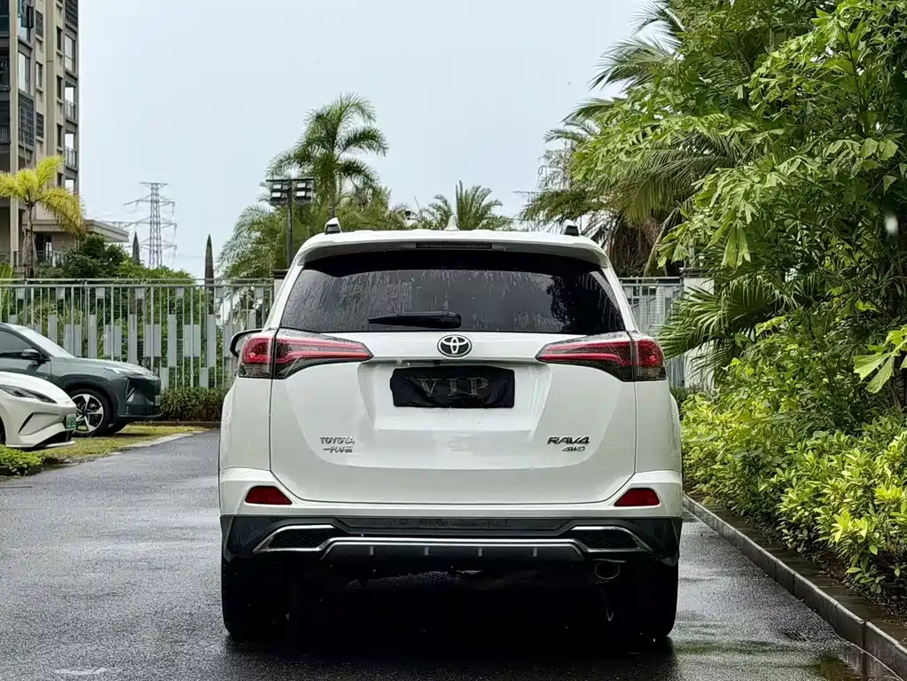 Toyota RAV4 — миниатюра 17