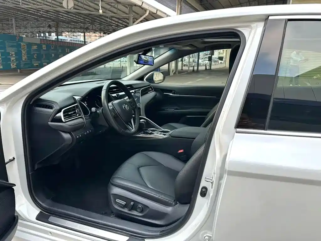 Toyota Camry — миниатюра 7