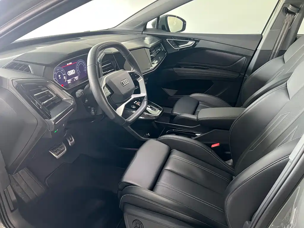 AUDI Q4 E TRON