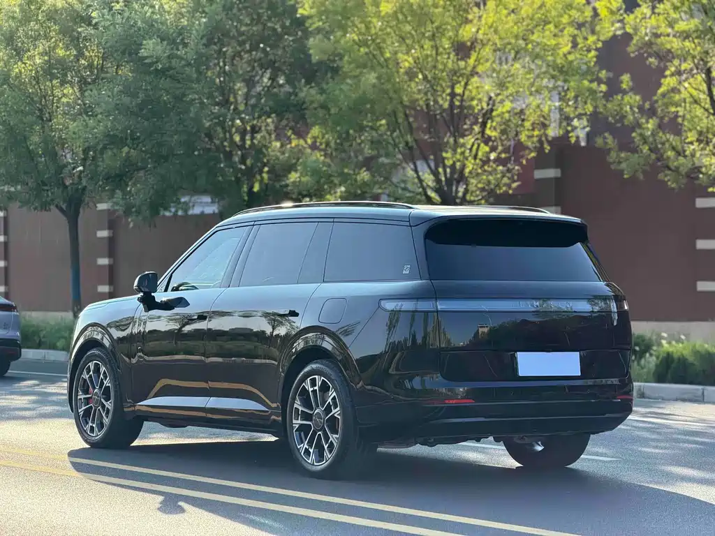 Lynk & Co 900 — миниатюра 9
