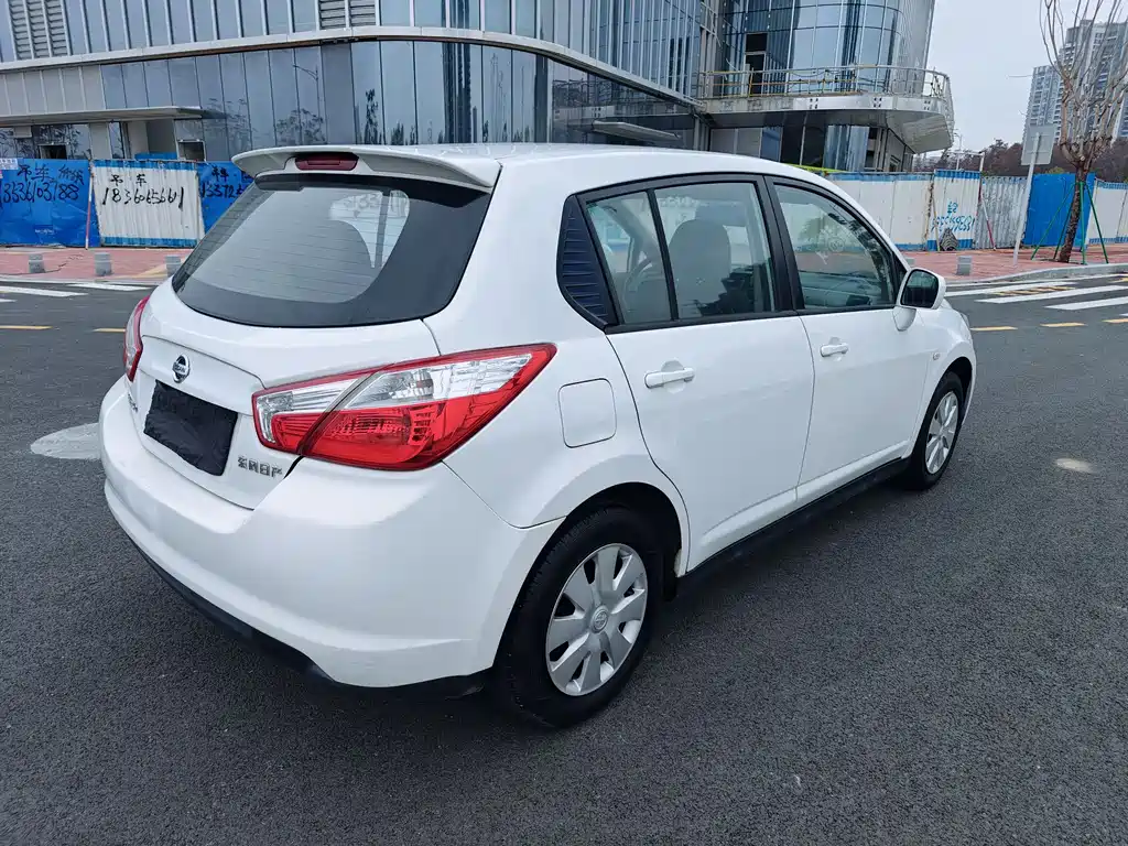 Venucia R50 1.6L Manual Fashion Edition, фото 6