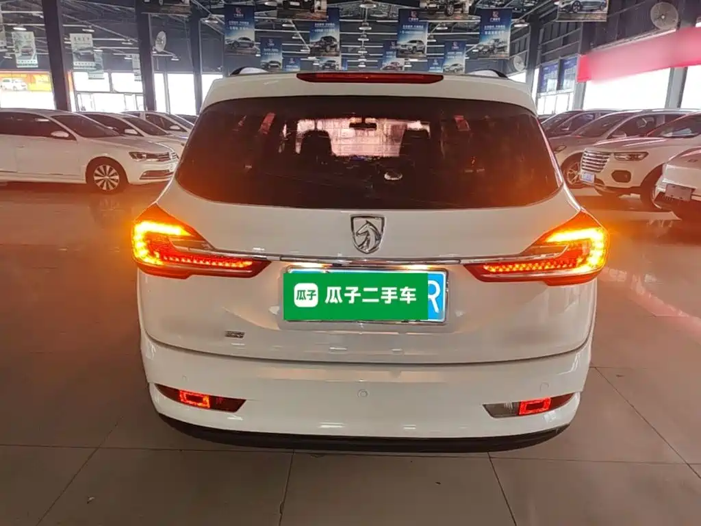 Baojun 310W — миниатюра 6