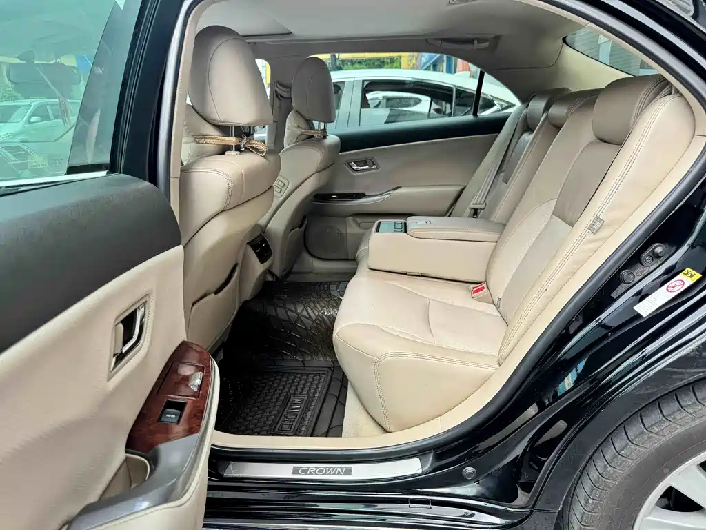 Toyota Crown 2012 2.5L Royal