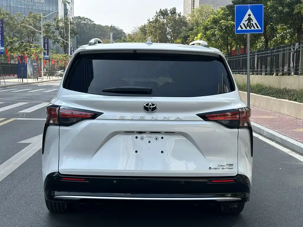 TOYOTA SIENNA
