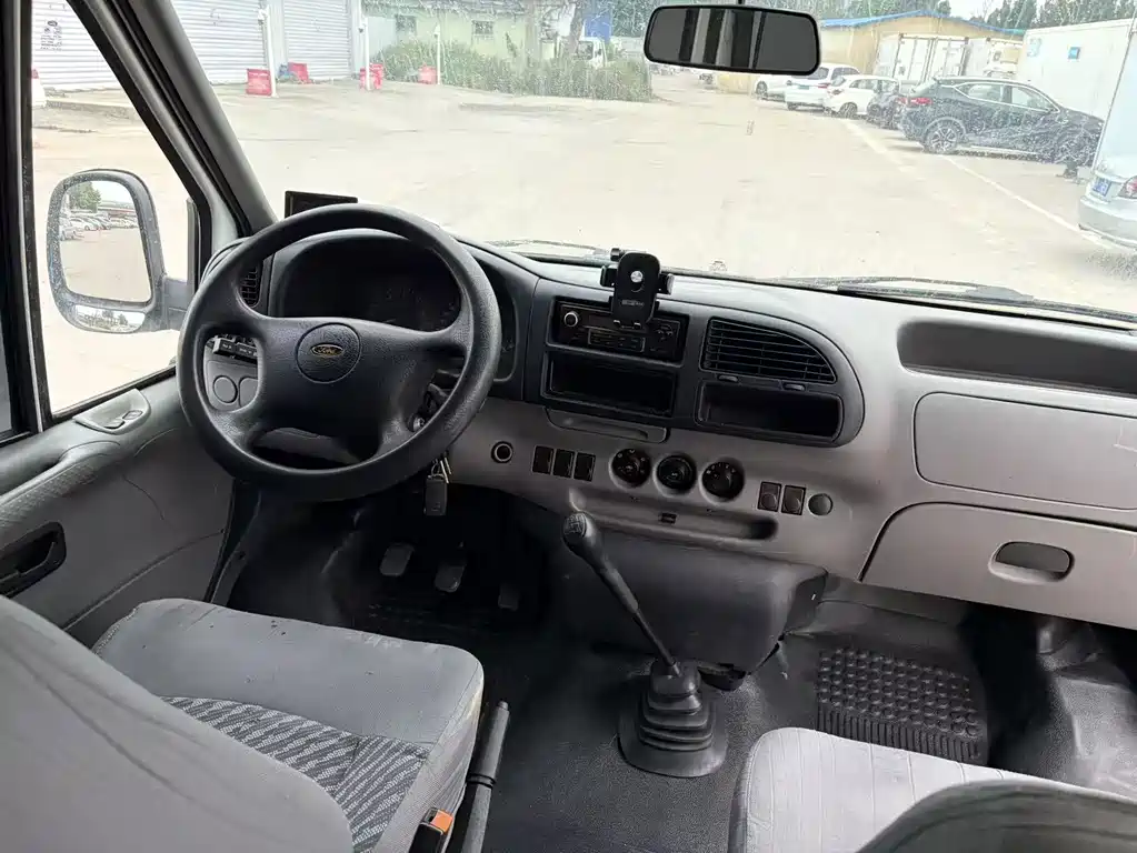 Ford Transit Classic — миниатюра 7