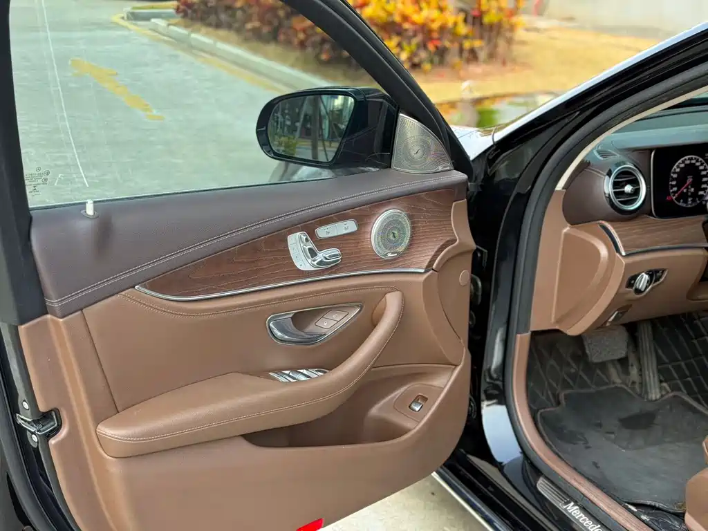 MERCEDES-BENZ E CLASS