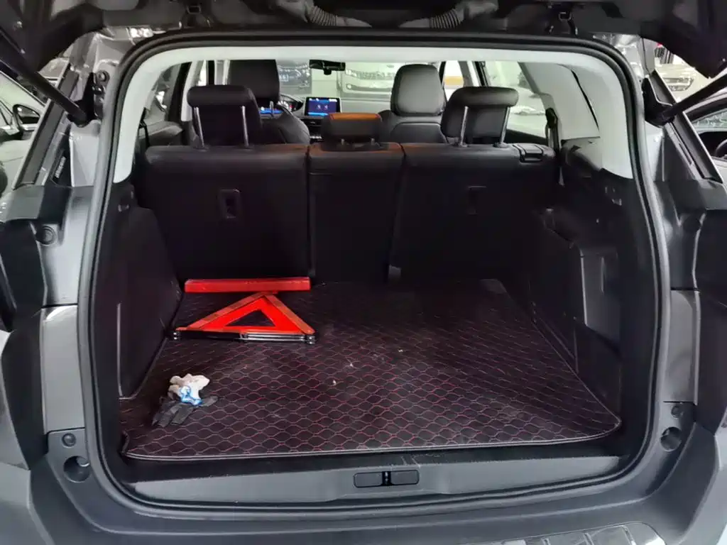 Peugeot 5008 — миниатюра 19