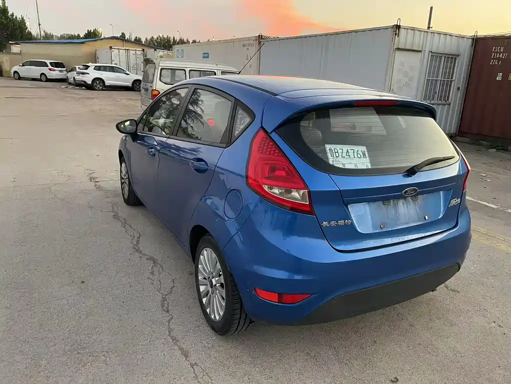 Ford Fiesta 2013 1.5L AT Fashion