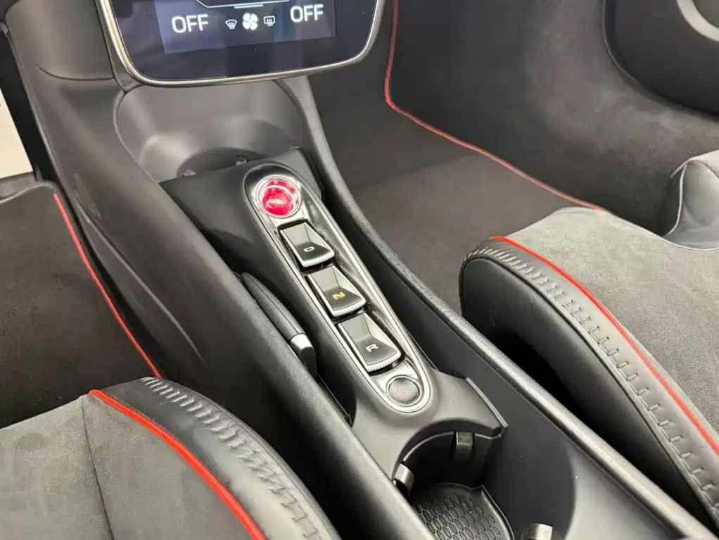 McLaren Artura — миниатюра 6