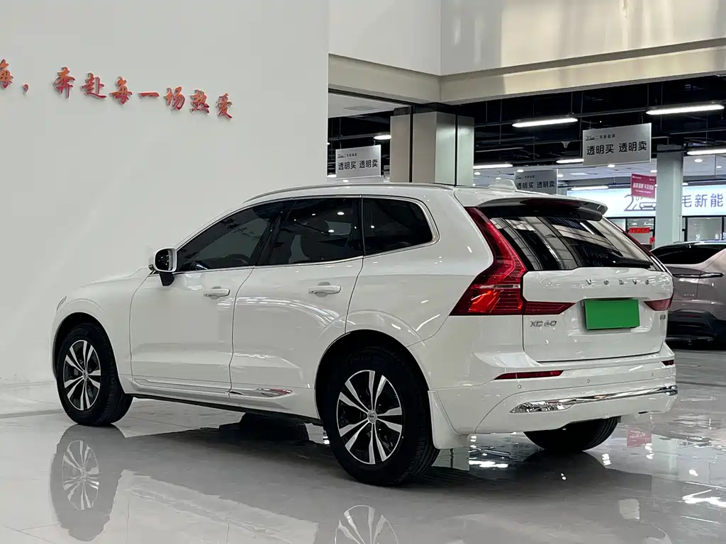 Volvo XC60 2023 B5 Luxury