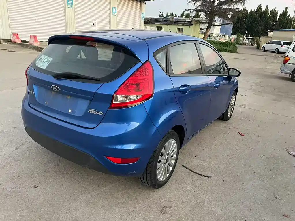 Ford Fiesta 2013 1.5L AT Fashion