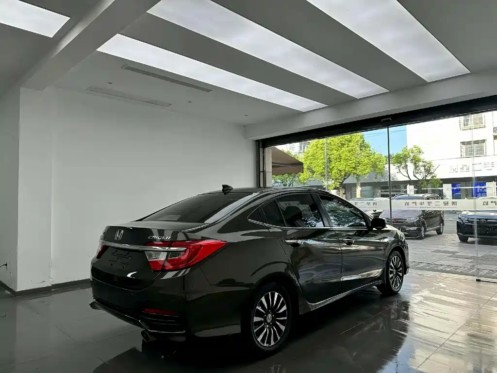 Honda Crider 2013 1.8L AT Luxury