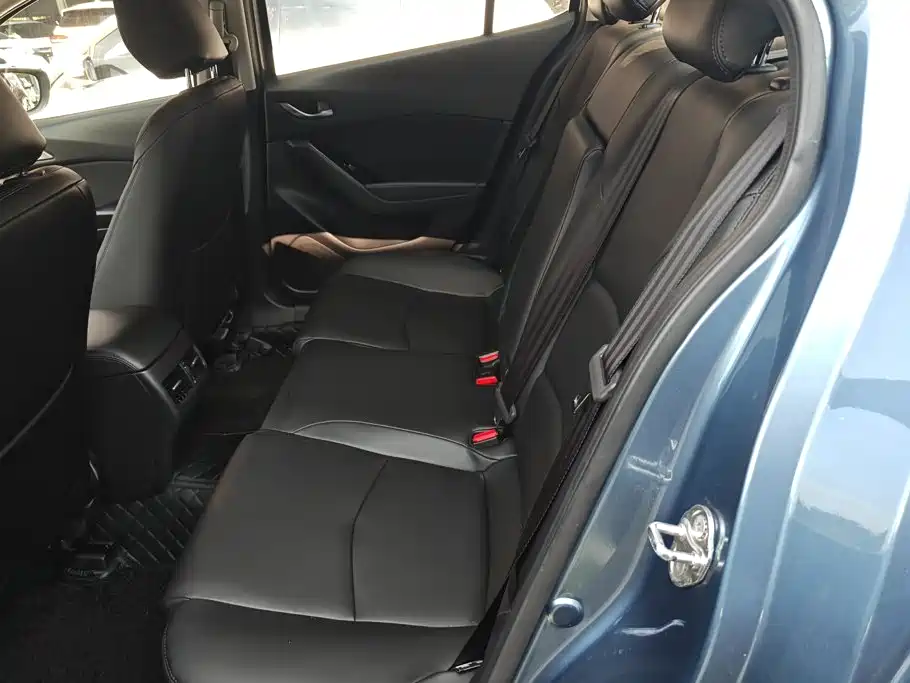 Mazda 3 Axela — миниатюра 11