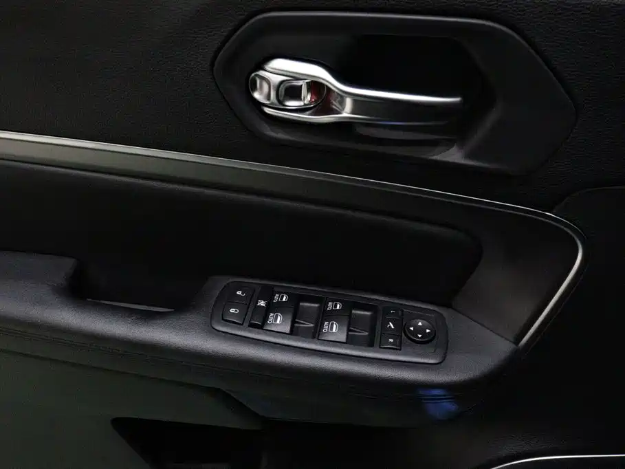 Jeep Grand Commander — миниатюра 18