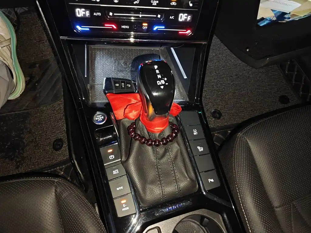Volkswagen Passat PHEV — миниатюра 10