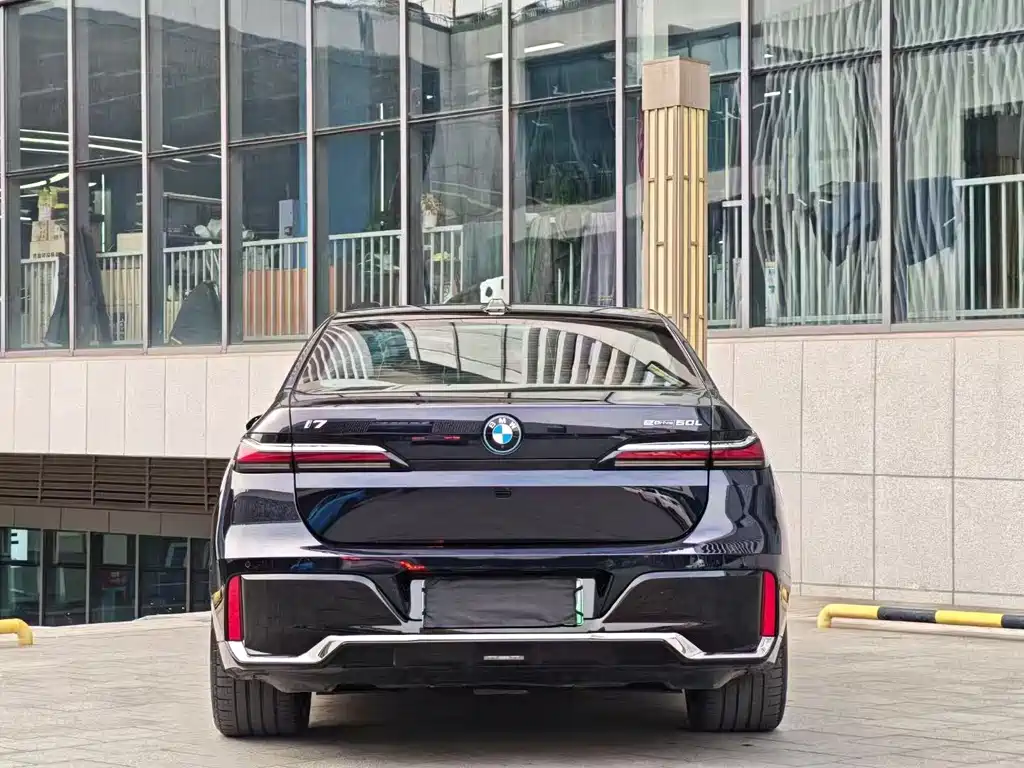 BMW i7 — миниатюра 8