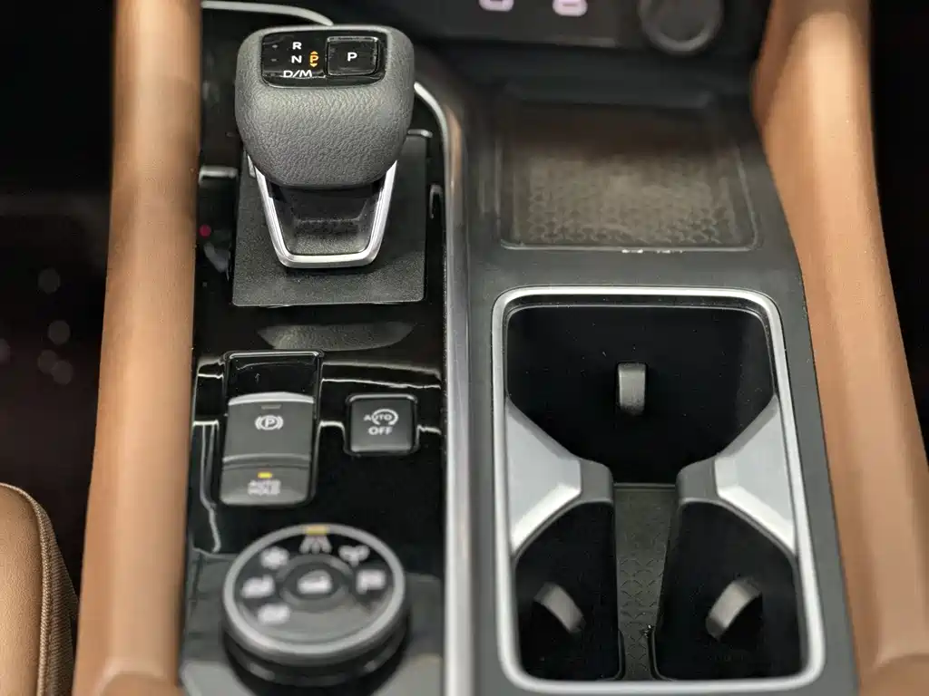 NISSAN EXPLORING THE LAND