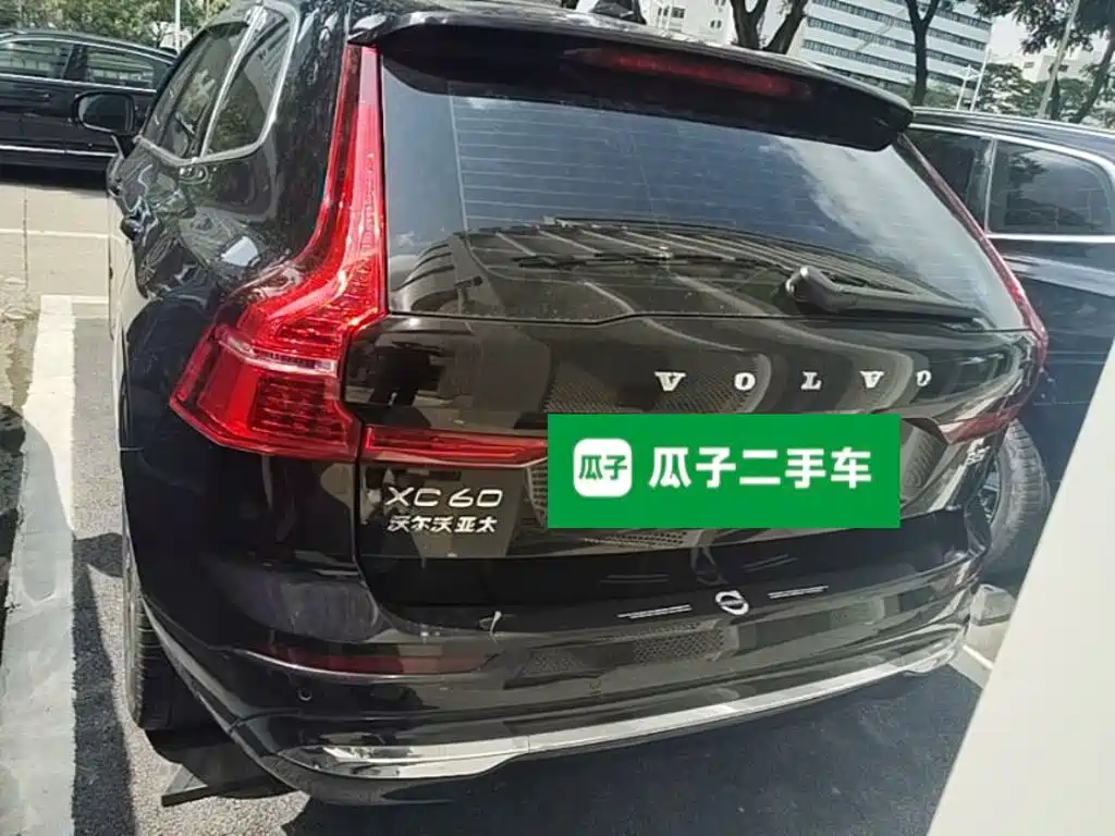 Volvo XC60 2025 B5 Luxury