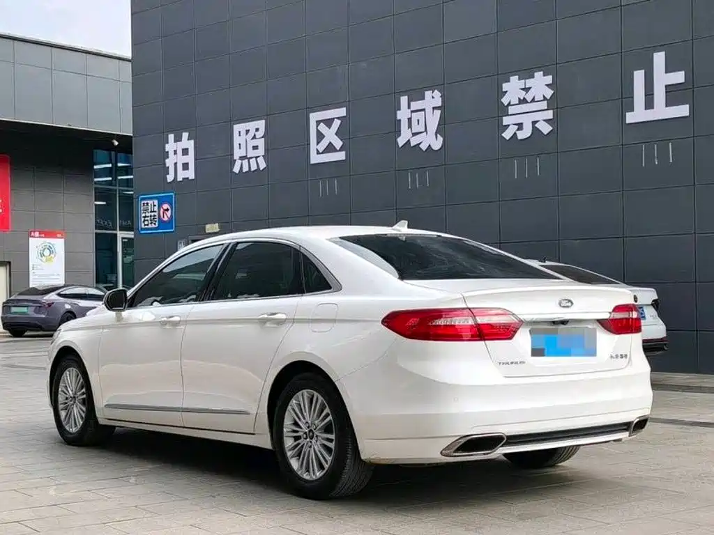 Ford Taurus — миниатюра 7