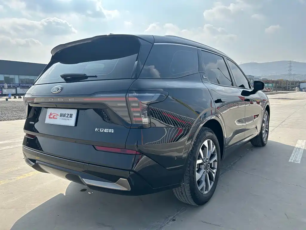 Ford Edge 2023 L 2.0T EcoBoost мест