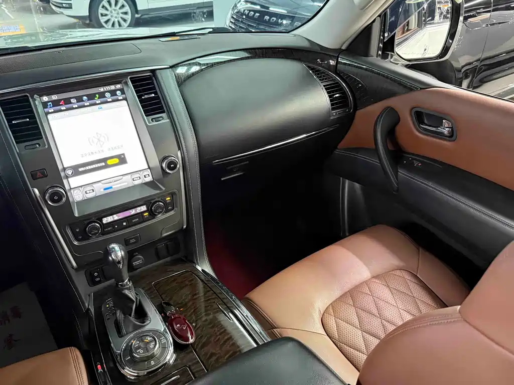 Nissan Patrol — миниатюра 12