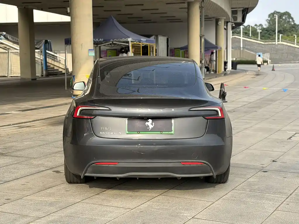 Tesla Model 3 — миниатюра 6